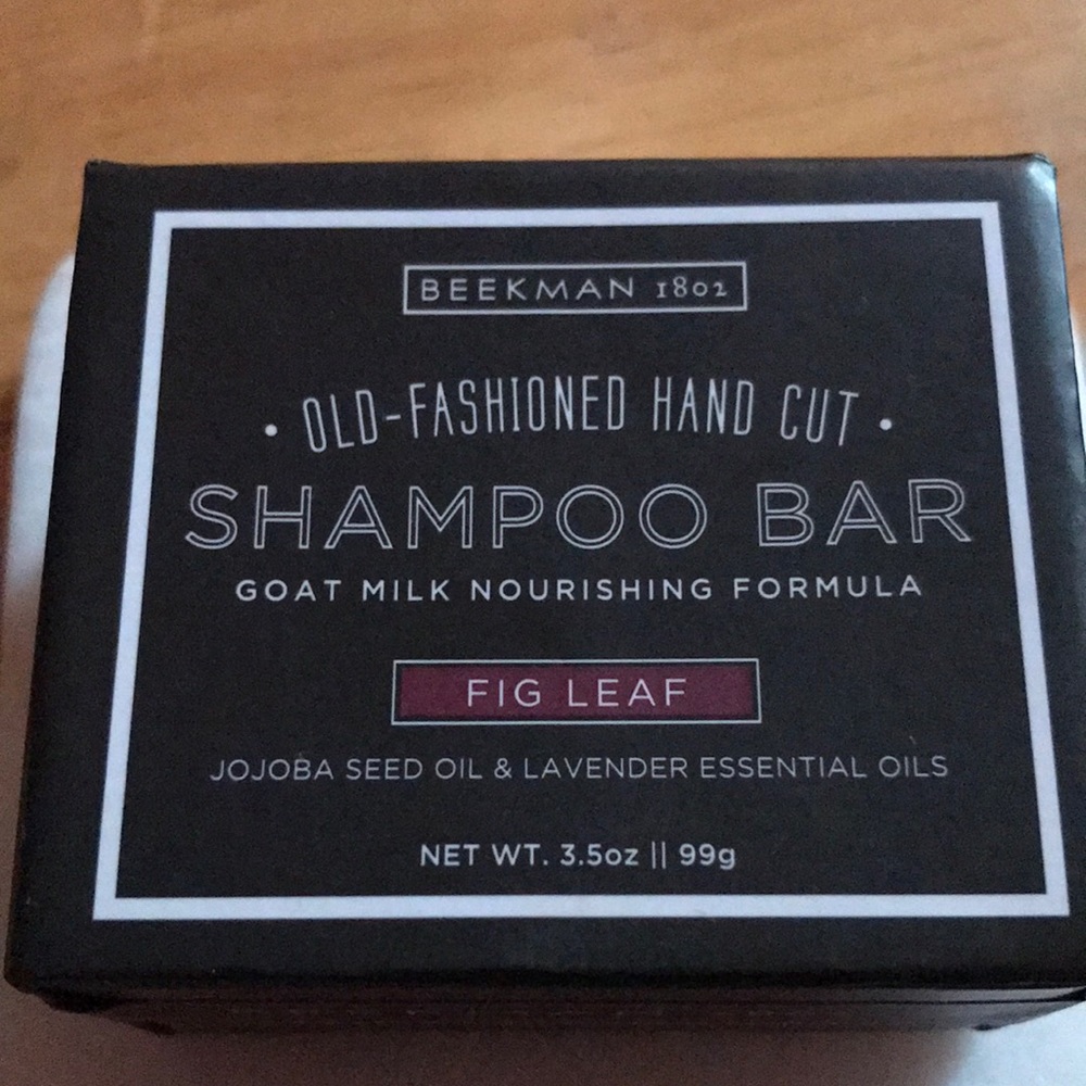 Beekman 1802 shampoo bar in Fig leaf